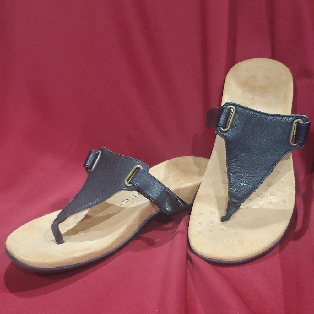 Vionic Wanda Black and Tan Sandals with Contoured Footbed